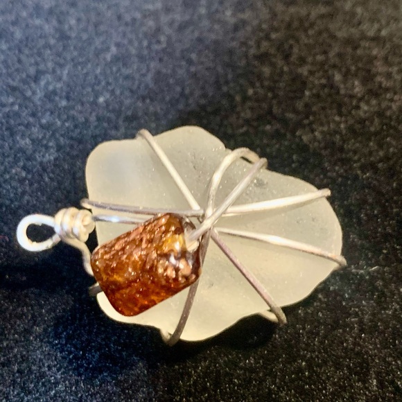 Beautiful Seaglass pendant from Cape Breton Island - Picture 3 of 4